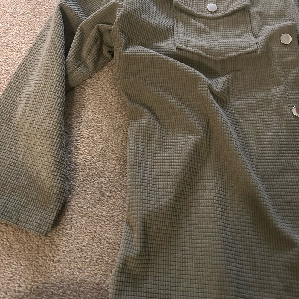 Green button down - Picture 2 of 4
